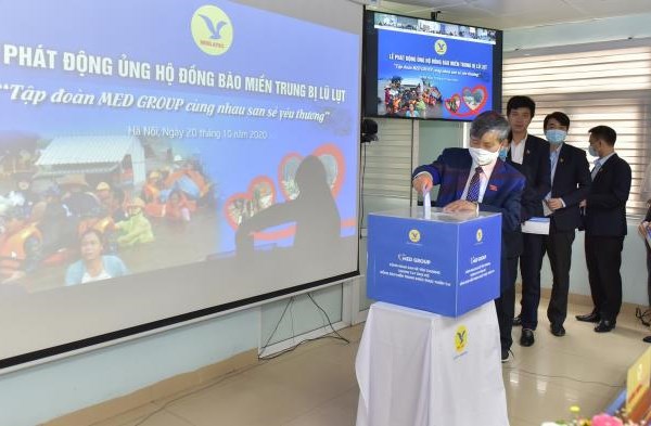 Bệnh viện đầu tiên hưởng ứng kêu gọi của Bộ Y tế ủng hộ nhân dân miền Trung lũ lụt - Anh 1