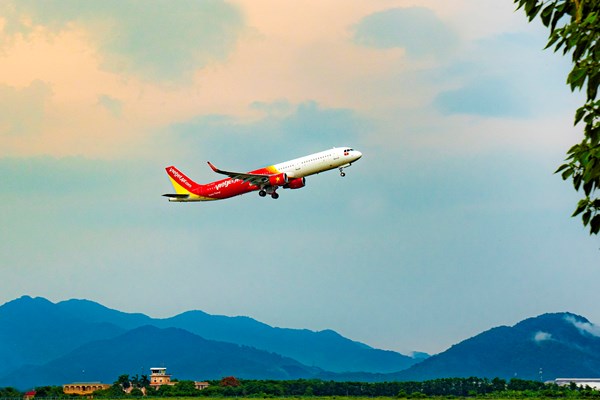 Vietjet triển khai chính sách hỗ trợ hành khách đến và đi khu vực miền Trung - Anh 1