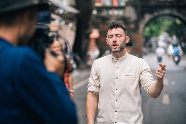 Góc nhìn mới về Hà Nội qua đôi mắt một rapper Anh - Anh 1
