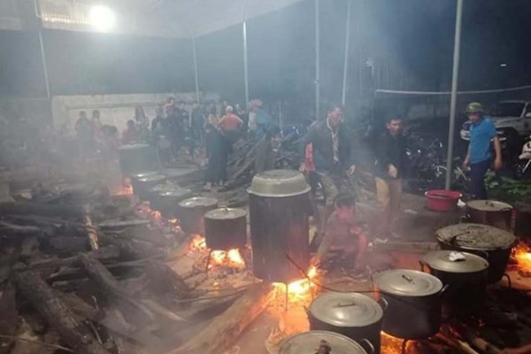 Hàng nghìn bánh chưng, bánh tét gửi đến người dân vùng lũ - Anh 2