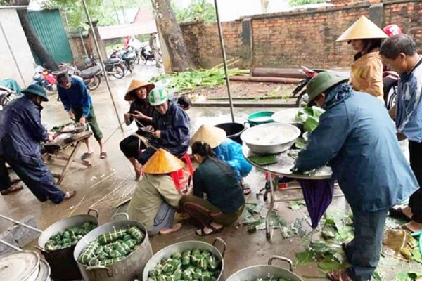 Hàng nghìn bánh chưng, bánh tét gửi đến người dân vùng lũ - Anh 1