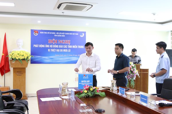 Tỉnh Đoàn Quảng Ninh ủng hộ gần 200 triệu đồng các tỉnh miền Trung bị thiệt hại do mưa lũ - Anh 1