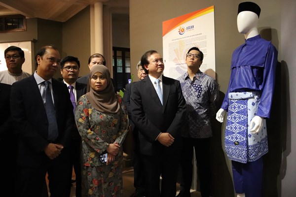 Văn hóa ASEAN qua trang phục truyền thống - Anh 1