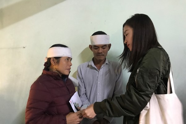 Hoa hậu Tiểu Vy, Đỗ Mỹ Linh, Lương Thuỳ Linh đến với đồng bào miền Trung - Anh 2
