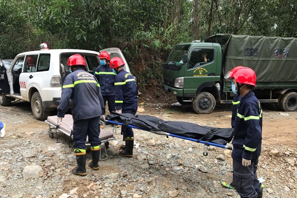 Tìm thấy thêm 2 thi thể tại trong vụ sạt lở ở thủy điện Rào Trăng 3 - Anh 2
