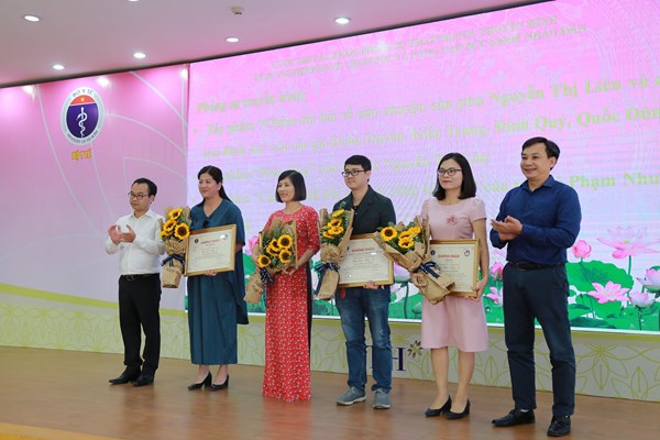 Trao giải cuộc thi ảnh, phát thanh, truyền hình về phòng, chống dịch Covid-19 - Anh 2