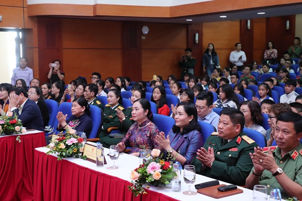 Hơn 1 triệu học sinh, sinh viên tham gia cuộc thi Đại sứ Văn hoá đọc 2020 - Anh 3