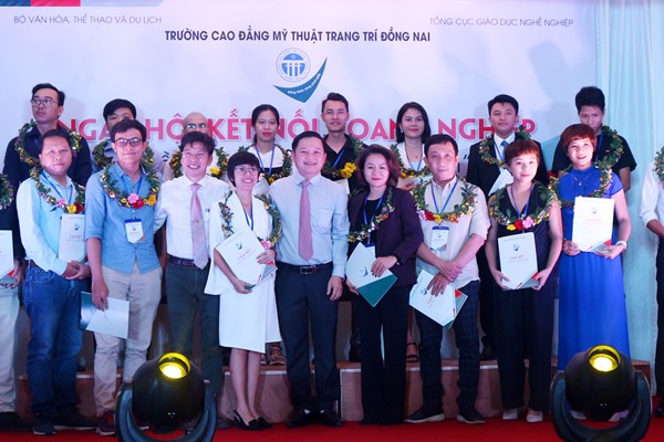 Lần đầu kết nối nhà trường với doanh nghiệp: Không để các đơn vị phải đào tạo lại - Anh 1