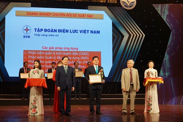 EVN cùng một số đơn vị của ngành Điện được vinh danh là Doanh nghiệp chuyển đổi số xuất sắc Việt Nam 2020 - Anh 1