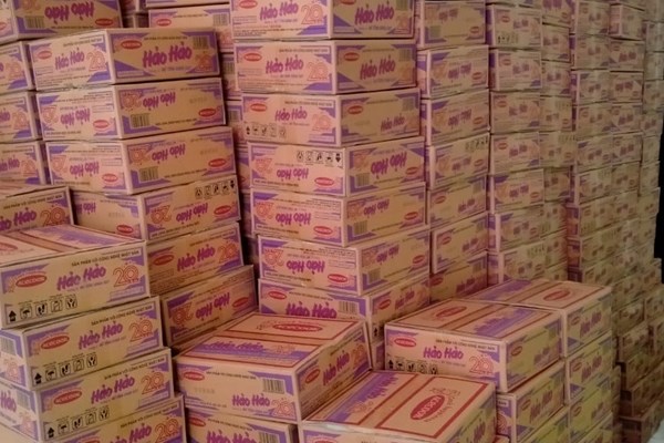 300 suất quà được Hiệp hội Văn hoá Ẩm thực Việt Nam trao đến tay người dân vùng lũ - Anh 1