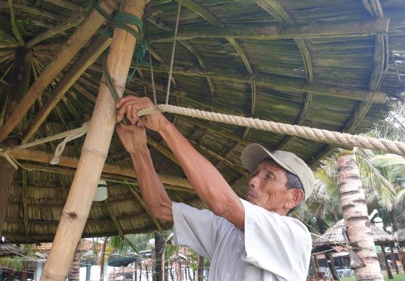 Quảng Nam: Khẩn trương chằng chống nhà cửa, sơ tán dân, triển khai các phương án ứng phó bão số 9 - Anh 4