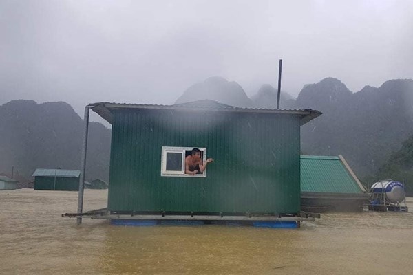 Làm sao cơn bão lũ đi qua, có thật nhiều ngôi nhà an toàn ở lại? - Anh 1