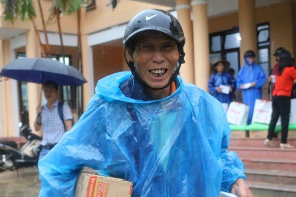 Người lao động Vinamilk ủng hộ gần 4 tỉ đồng hỗ trợ người dân vùng lũ - Anh 5