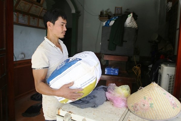 Những người đi “xuyên” tâm lũ… - Anh 9