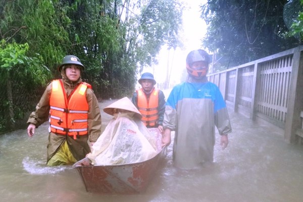 Những người đi “xuyên” tâm lũ… - Anh 5