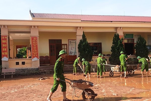 Những người đi “xuyên” tâm lũ… - Anh 6