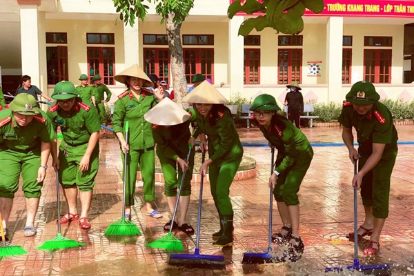 Những người đi “xuyên” tâm lũ… - Anh 8