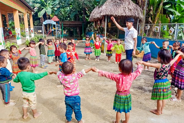 Lớp học chon von trên vách đá - Anh 2