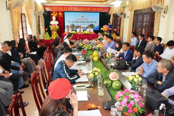 Lục Ngạn- Bắc Giang: Khách du lịch được ăn nghỉ ngay tại những vườn quả chín! - Anh 1