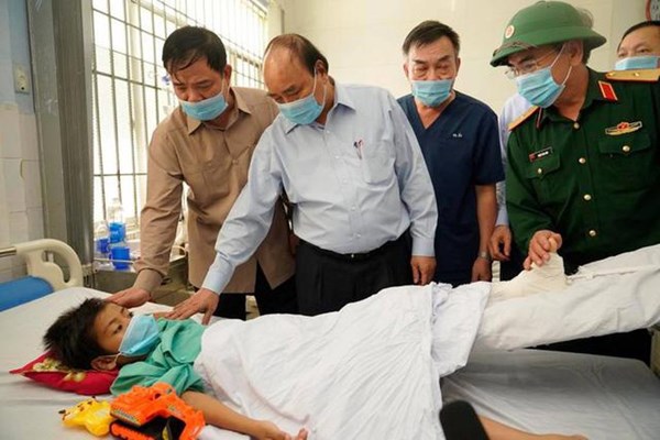 Thủ tướng Nguyễn Xuân Phúc: Phải sớm đưa cuộc sống người dân trở lại bình thường - Anh 1