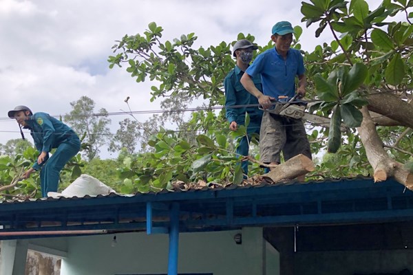 Quảng Nam: Hoàn thành sơ tán dân ra khỏi vùng nguy hiểm trước 11 giờ trưa 4.11 - Anh 2