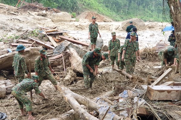 Quảng Nam: Hoàn thành sơ tán dân ra khỏi vùng nguy hiểm trước 11 giờ trưa 4.11 - Anh 1