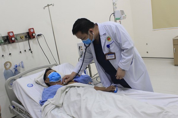 1 giờ phối hợp 3 cơ sở y tế cứu sống người đàn ông bị nhồi máu cơ tim - Anh 1