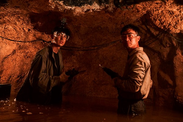 Kẻ Săn Mộ - Bộ phim dẫn đầu lượng đặt vé tại Hàn trong tuần đầu tháng 11 sắp tới Việt Nam - Anh 2