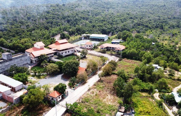 “Đại công trình” không phép gần 20 năm trên núi Nứa (TP Vũng Tàu): Mới chuyển về xã Long Sơn công tác nên không nắm được - Anh 2