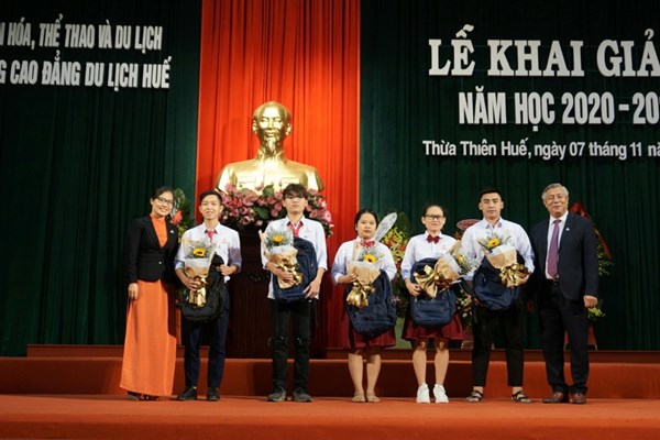 Trường Cao đẳng Du lịch Huế khai giảng năm học 2020-2021 - Anh 2