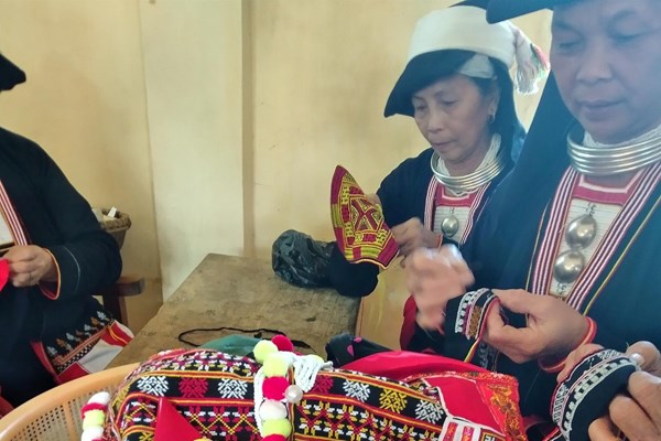 Bao ton trang phuc truyen thong cua nguoi Dao Quan chet - Anh 3