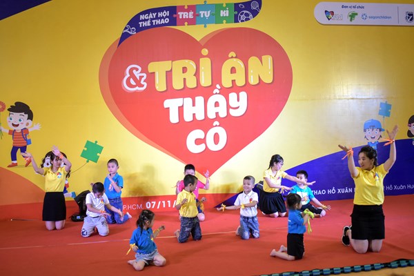 Hơn 350 trẻ tự kỷ tham gia hội thao mừng Ngày nhà giáo - Anh 1