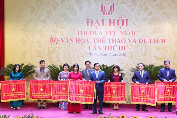 Công tác thi đua, khen thưởng của Bộ VHTTDL ngày càng được đổi mới, phát huy được sức mạnh tổng hợp - Anh 11
