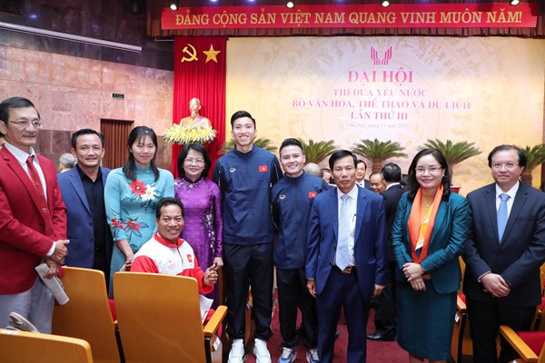 Công tác thi đua, khen thưởng của Bộ VHTTDL ngày càng được đổi mới, phát huy được sức mạnh tổng hợp - Anh 14