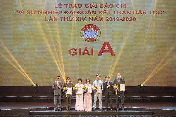 Trao giải  báo chí “Vì sự nghiệp đại đoàn kết toàn dân tộc” - Anh 4