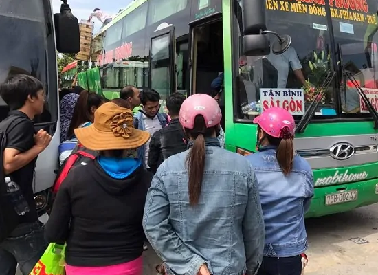 Tuyên truyền đảm bảo phòng, chống dịch Covid-19 trên các phương tiện giao thông công cộng - Anh 1