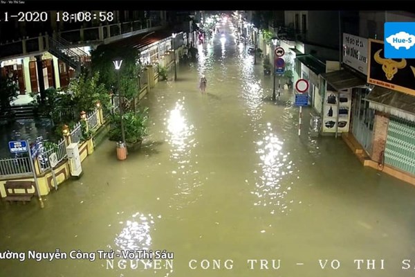 Thừa Thiên Huế: Nước các sông sắp và vượt báo động 3, nhiều vùng lại bị nước lũ 
