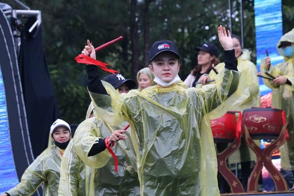 Tuần “Đại đoàn kết các dân tộc - Di sản Văn hóa Việt Nam”: Đội mưa tập luyện trước 