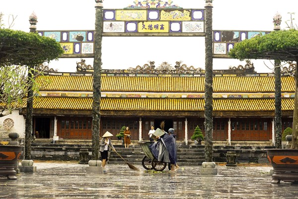 Thừa Thiên Huế: Khẩn trương khắc phục thiệt hại, sớm ổn định cuộc sống người dân sau bão 13 - Anh 3