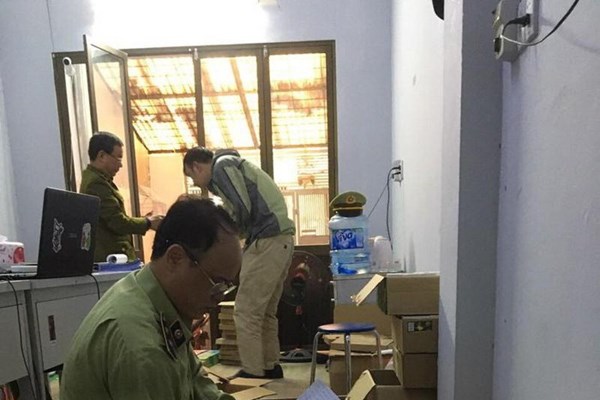 Xử phạt vi phạm mua bán, buôn lậu thuốc lá điện tử: Cơ quan chức năng lúng túng vì  thiếu... quy định - Anh 1