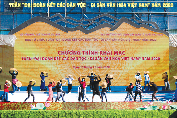 Khai mạc Tuần Đại đoàn kết các dân tộc - Di sản văn hóa Việt Nam: Những thanh âm mang dáng hình đất nước - Anh 1