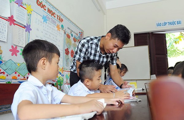Lần đầu đến với “lớp học đặc biệt” bên bờ sóng - Anh 1
