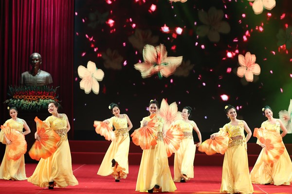 Trao giải thưởng báo chí về Văn hóa ứng xử - Anh 9