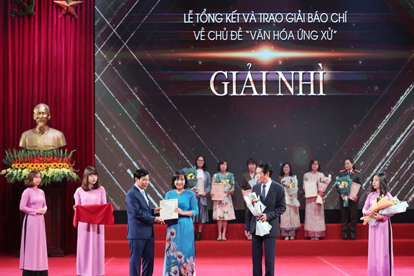 Trao giải thưởng báo chí về Văn hóa ứng xử - Anh 2