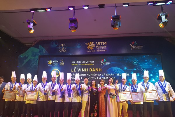 Vinh danh doanh nghiệp và cá nhân tiêu biểu của Du lịch Việt Nam - Anh 5