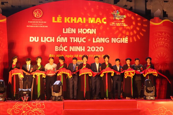 Hơn 100 gian hàng tham gia Liên hoan ẩm thực làng nghề Bắc Ninh 2020 - Anh 2