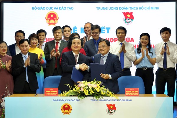 Nâng cao vai trò, trách nhiệm trong công tác giáo dục, đào tạo và bồi dưỡng thế hệ trẻ - Anh 1