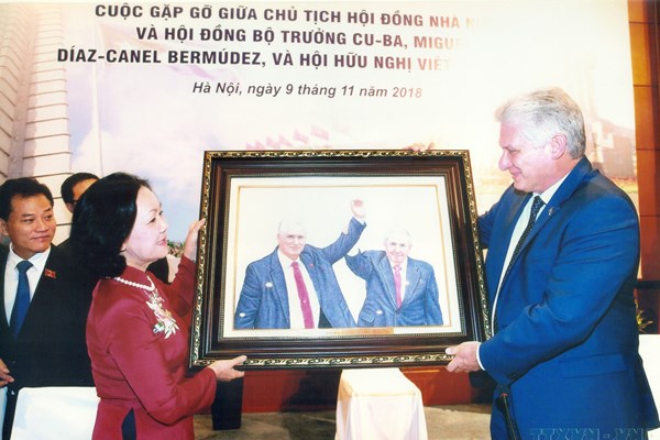 Trien lam “Cuba trong trai tim nhan dan Viet Nam” - Anh 2