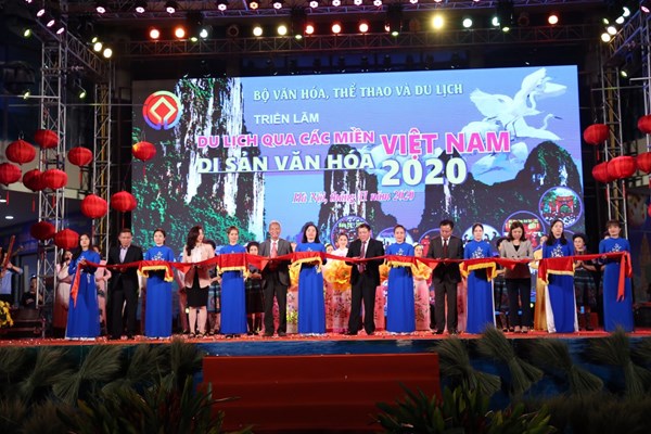 Khai mạc Triển lãm Du lịch qua các miền Di sản văn hóa Việt Nam 2020 - Anh 1