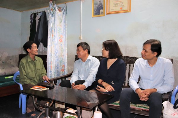 Công đoàn Khối Cơ quan tham mưu, quản lý nhà nước (Bộ VHTTDL): Thăm và tặng quà người có công với cách mạng, gia đình chính sách - Anh 2